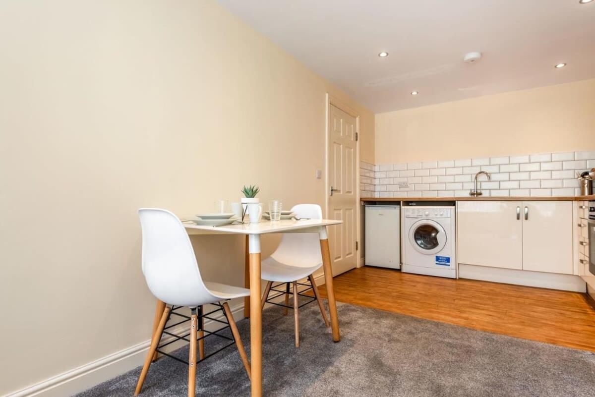 Bright 1 Bedroom Budget Flat In Central Pontefract Buitenkant foto